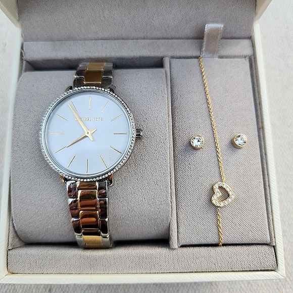 Michael Kors Gift Set - Picture 3 of 14